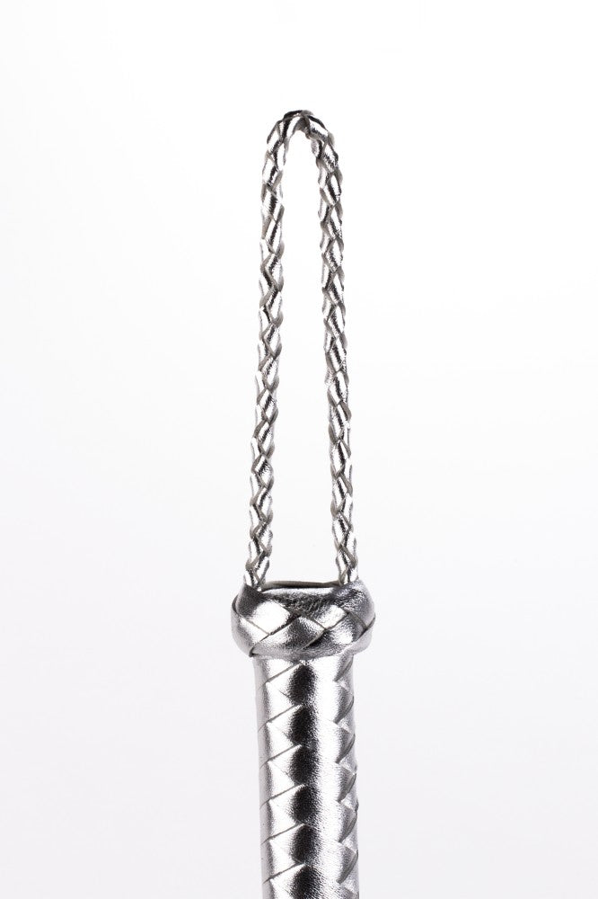 Frusta con manico in pelle metallizzata e estremità in pelle scamosciata, nera, 18"