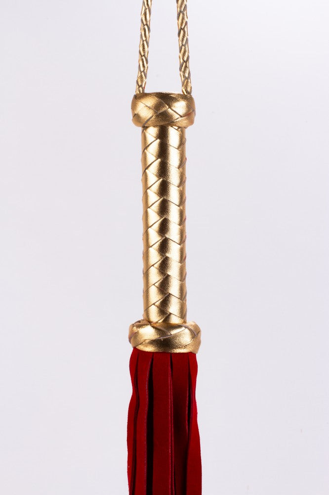 Frusta con manico in pelle metallizzata e code in pelle scamosciata, rossa, 18"