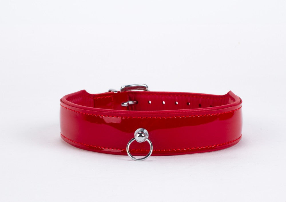 Pelle verniciata con supporto in pelle di agnello rossa