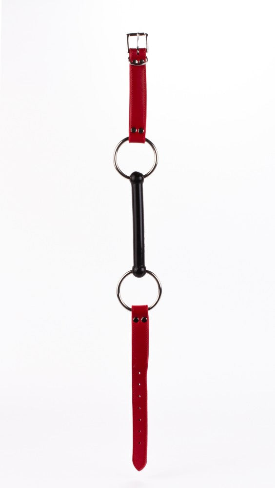 Parte superiore in morbida pelle di vitello e imbottitura in pelle di agnello con bocchino in silicone rosso
